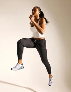 Vuori Performance Jogger - Charcoal Heather 14 Vuori Performance Jogger - Charcoal Heather -Outlet Elevate Activewear Store 160223 TSE WW EDITORIAL 0108