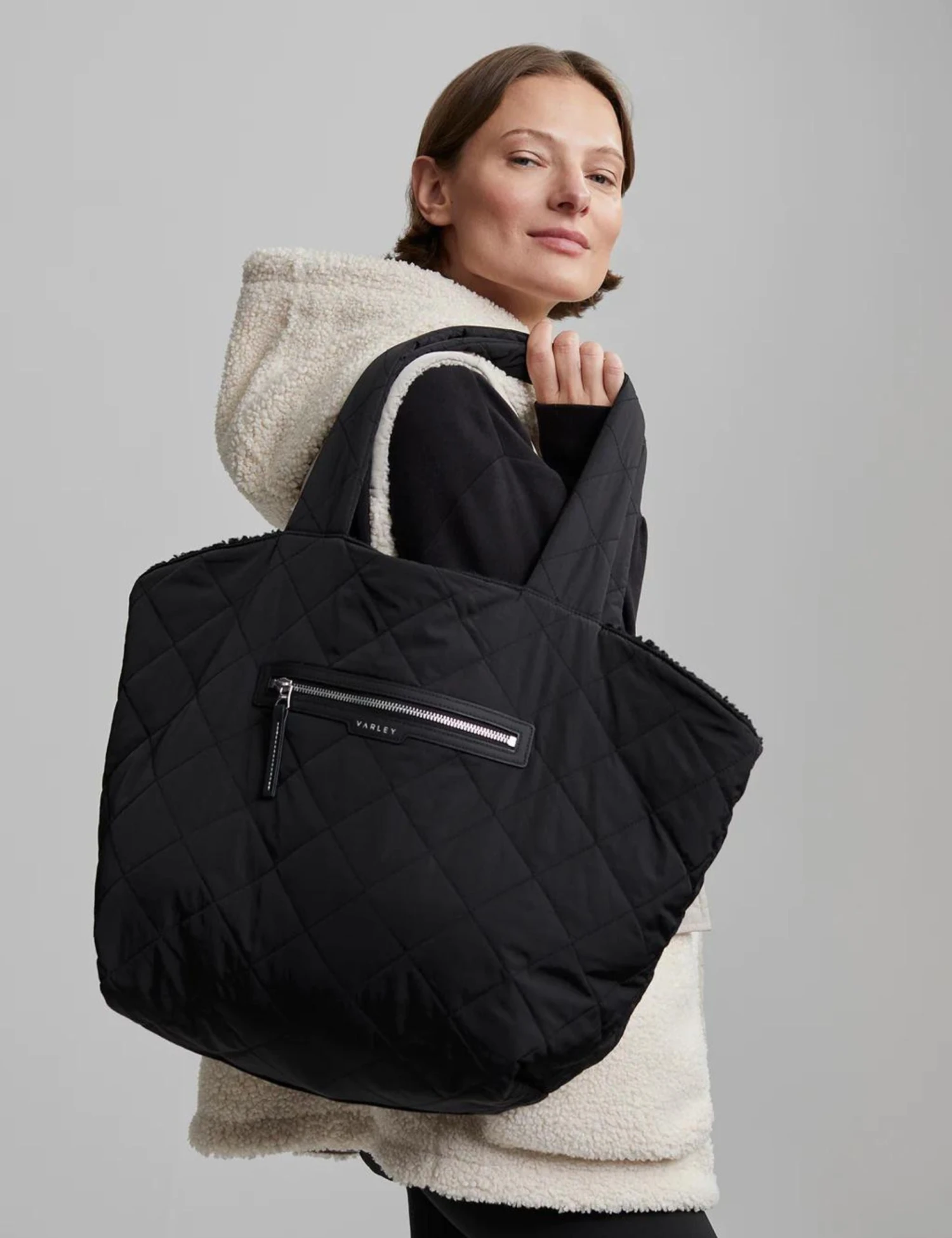 Varley Amos Reversible Quilt Tote-black 3 Varley Amos Reversible Quilt Tote-black - Image 3