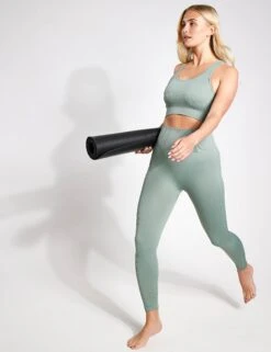 Born Nilay Seamless Bra - Sage -Outlet Elevate Activewear Store BORN Nilay Seamless Bra I22SM79 BS Sage 0021