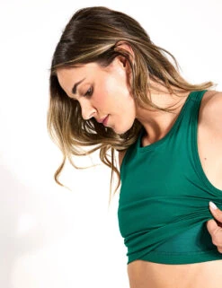 Beyond Yoga Powerbeyond Strive Cropped Tank - Meadow Green 6 Beyond Yoga Powerbeyond Strive Cropped Tank - Meadow Green -Outlet Elevate Activewear Store Beyond Yoga Powerbeyond Strive Cropped Tank Meadow Green IT4676GRE M 0040