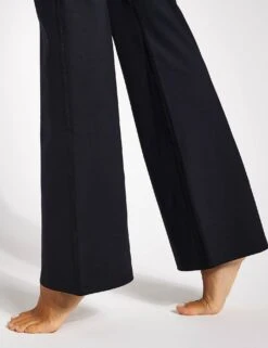 Compressive Flare Legging - Black 7 Compressive Flare Legging - Black -Outlet Elevate Activewear Store Girlfriend Collective COMPRESSIVE FLARE LEGGING 4038 BLACK 0003