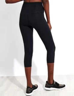 Compressive High Waisted Capri Legging - Black -Outlet Elevate Activewear Store Girlfriend Collective GC COMPRESSIVE HIGH RISE LEGGING CAPRI 54806 4012 JB BLACK 0018