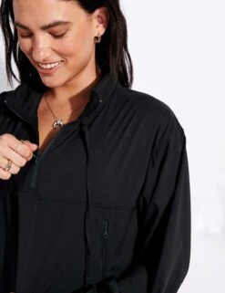 Hummingbird Half Zip Windbreaker - Black 8 Hummingbird Half Zip Windbreaker - Black -Outlet Elevate Activewear Store Girlfriend Collective GC HUMMINGBIRD HALF ZIP WINDBREAKER 6006 JB BLACK S 0019