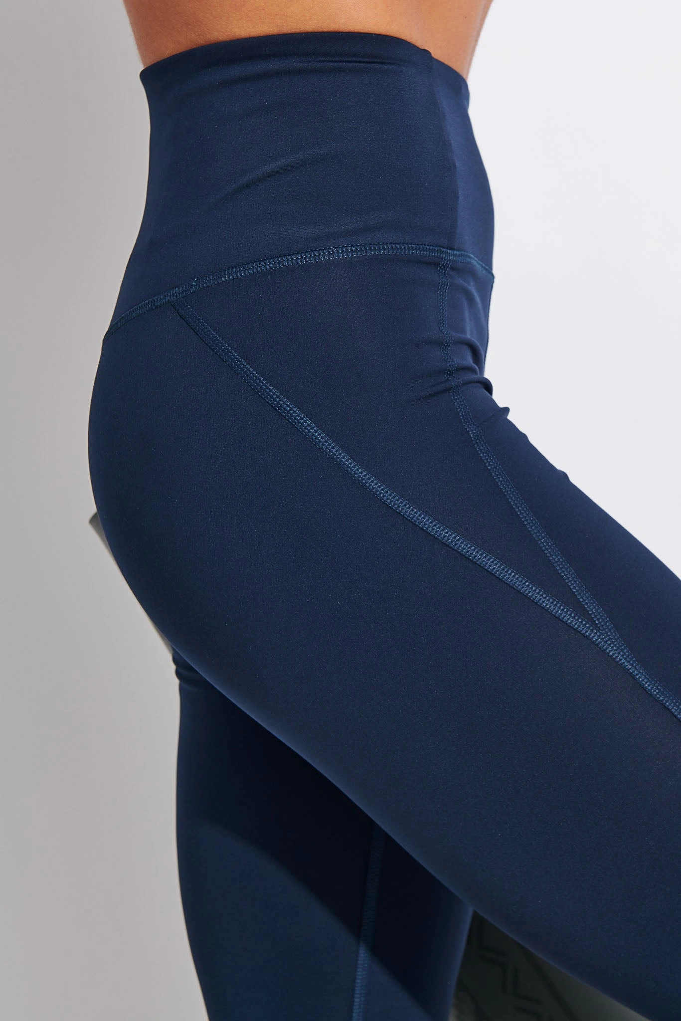 The Paloma Set - Midnight 2 The Paloma Set - Midnight - Image 2