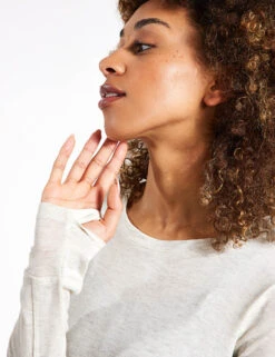 Merinotec Crew Neck Walking Top - Ivory -Outlet Elevate Activewear Store Goodmove MERINOTEC ROUND NECK HIKE TOP 5939 IV IVORY 0019