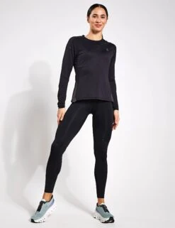 On Running Core Long-T - Black -Outlet Elevate Activewear Store ON Core Long T Black 1WE10920553 0010