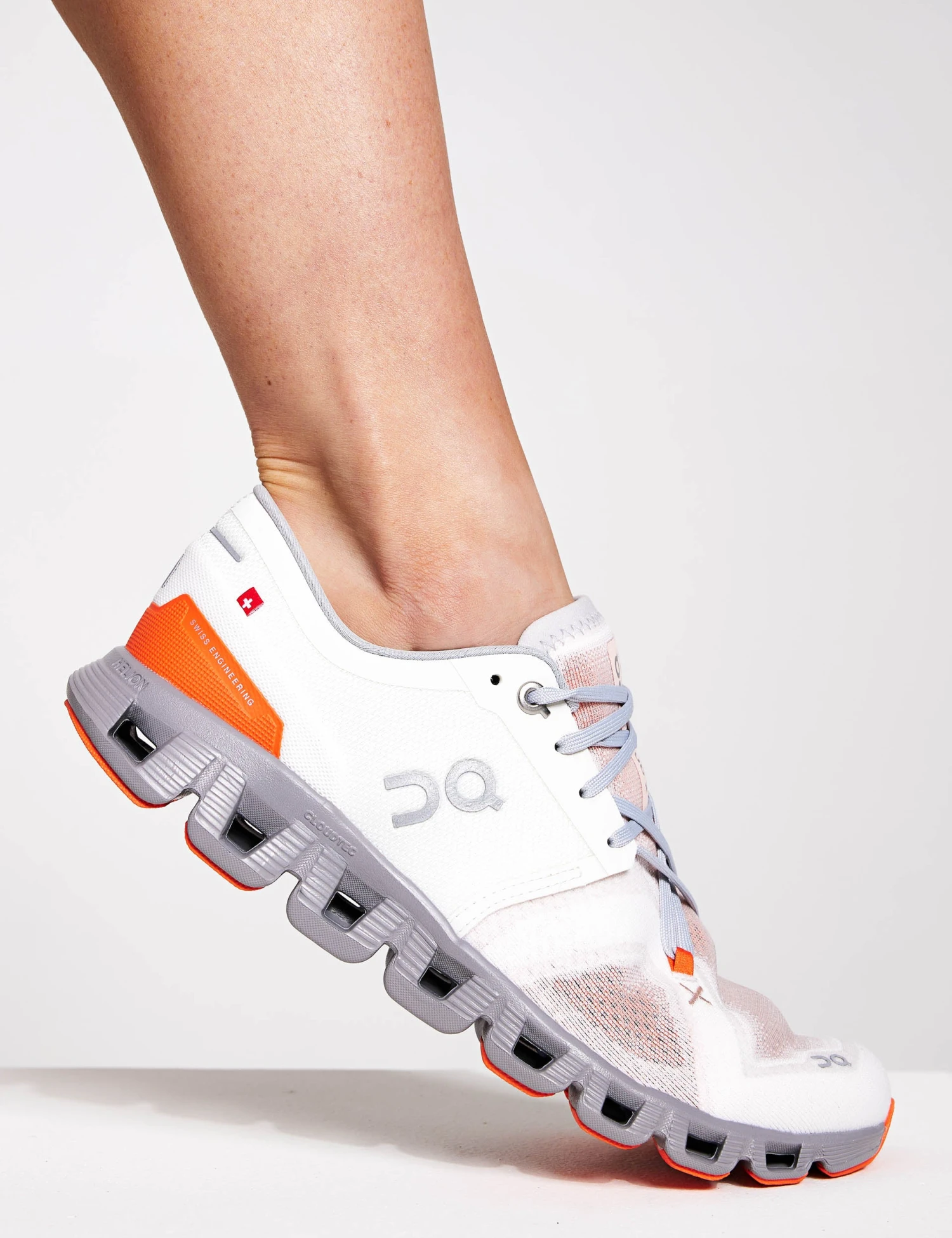 On Running Cloud X 3 - Ivory/Alloy 2 On Running Cloud X 3 - Ivory/Alloy - Image 2