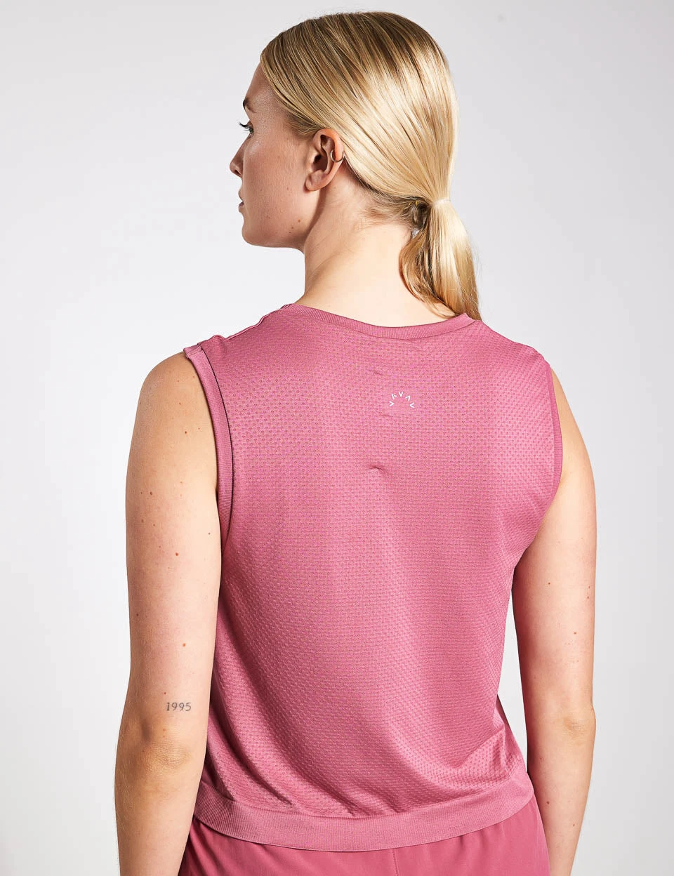 Varley Page Seamless Crop Tank - Rose Wine 2 Varley Page Seamless Crop Tank - Rose Wine - Image 2