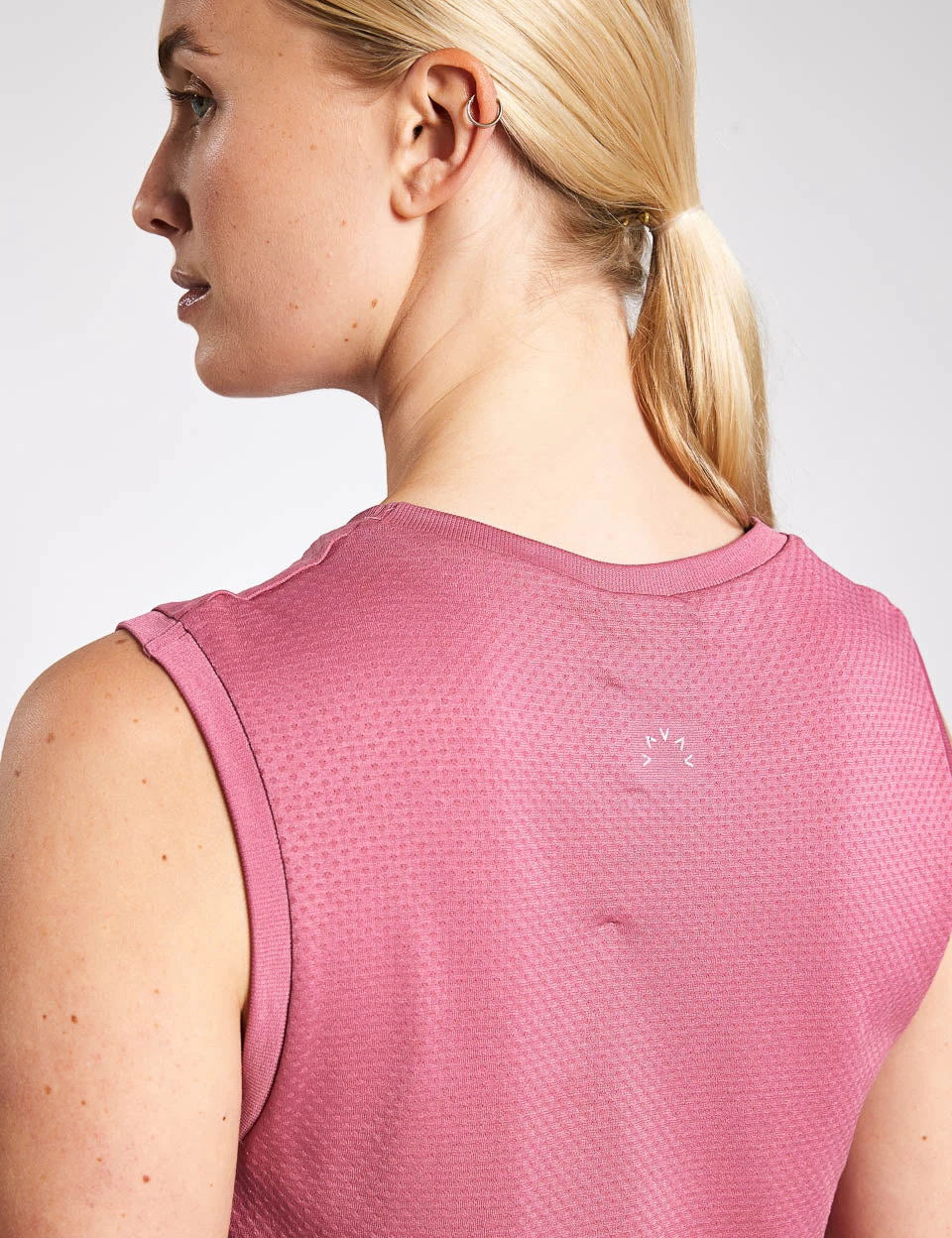 Varley Page Seamless Crop Tank - Rose Wine 3 Varley Page Seamless Crop Tank - Rose Wine - Image 3