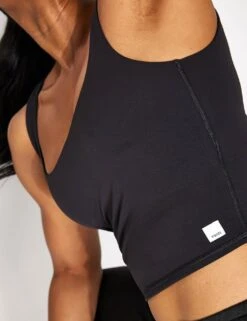 Vuori Daily Crop - Black -Outlet Elevate Activewear Store VUORI DAILY CROP VW1027 BLK BLACK 0047