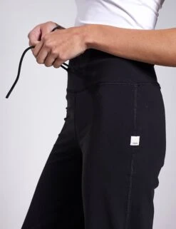 Vuori Daily Wideleg - Black -Outlet Elevate Activewear Store VUORI DAILY WIDE LEG VW489 BLK BLACK 0013