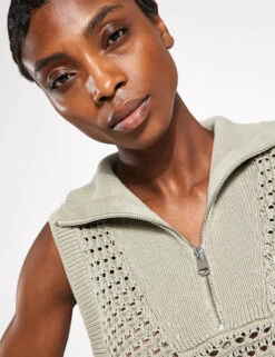 Varley Bains Half Zip Tank - Seagrass 6 Varley Bains Half Zip Tank - Seagrass -Outlet Elevate Activewear Store Varley Bains half zip tank VAR01989 GRE Seagrass 0028