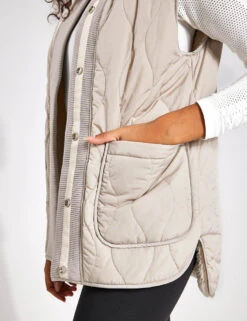 Varley Covey Reversible Quilt Gilet - Dove/Sandshell -Outlet Elevate Activewear Store Varley Covey Reversible Quilt Gilet VAR01598 Dove Sandshell 0035