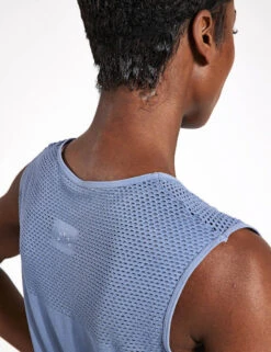 Varley Nova Seamless Crop Tank - Stone Blue -Outlet Elevate Activewear Store Varley Nova seamless crop tank VAR01945 BLU Stone blue 0025