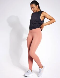 Varley Page Seamless Crop Tank - Black -Outlet Elevate Activewear Store Varley PAGE SEAMLESS CROP TANK VAR01333 Black 0009