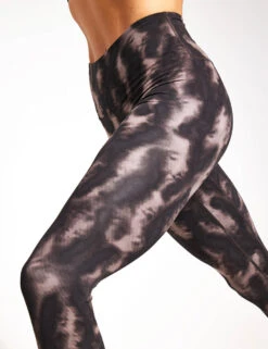 Varley Let's Move High Waisted Legging 25" - Plum Blurred Aztec 6 Varley Let's Move High Waisted Legging 25" - Plum Blurred Aztec -Outlet Elevate Activewear Store Varley let s move high legging 25 VAR00815 AZT plum blurred aztec 00231