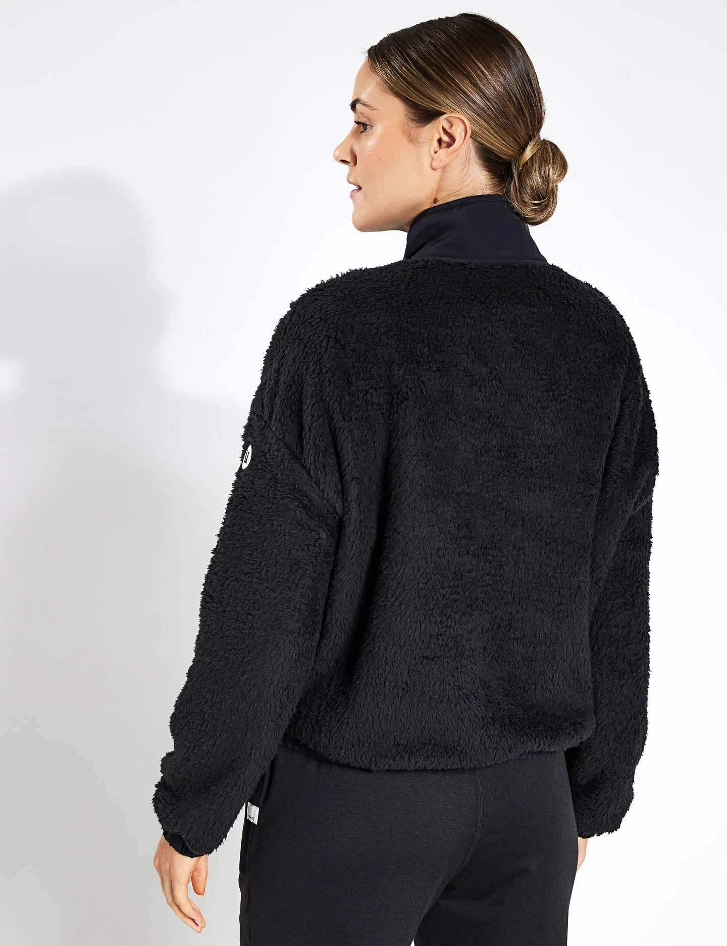 Vuori Cozy Sherpa Popover - Black 2 Vuori Cozy Sherpa Popover - Black - Image 2