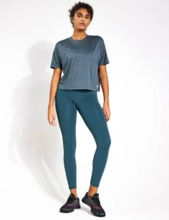 Vuori Energy Tee - Cape Heather 7 Vuori Energy Tee - Cape Heather -Outlet Elevate Activewear Store Vuori Energy Tee Cape Heather VW1011 HCP Cape Heather 0010