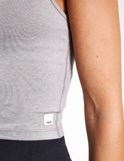 Vuori Halo Performance Crop - Soft Pewter Heather 7 Vuori Halo Performance Crop - Soft Pewter Heather -Outlet Elevate Activewear Store Vuori Halo Performance Crop VW1005 HEW Soft Pewter Heather 0022