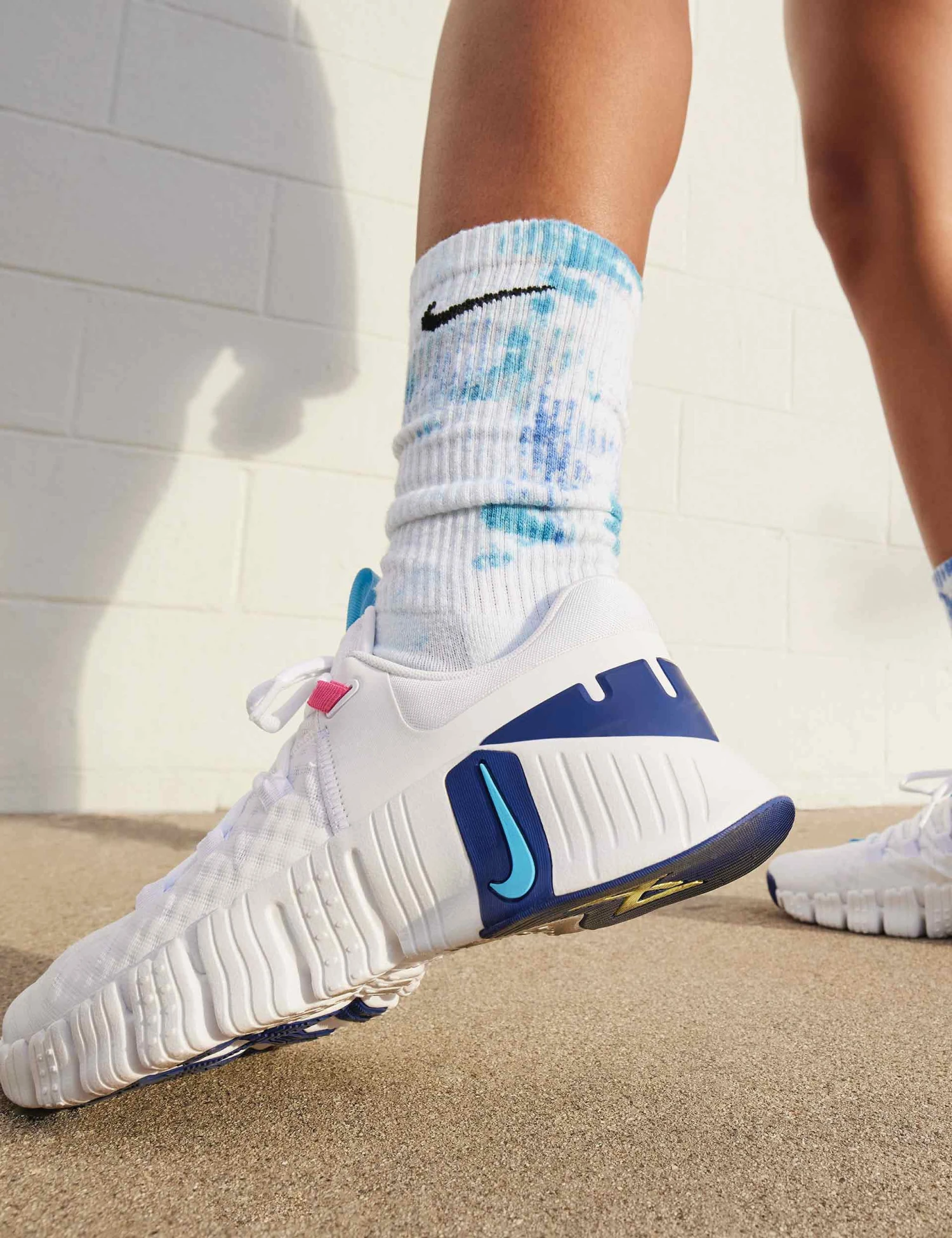 Nike Free Metcon 5 Shoes - White/Aquarius Blue/Fierce Pink/Deep Royal Blue/Light Laser Orange 7 Nike Free Metcon 5 Shoes - White/Aquarius Blue/Fierce Pink/Deep Royal Blue/Light Laser Orange - Image 7