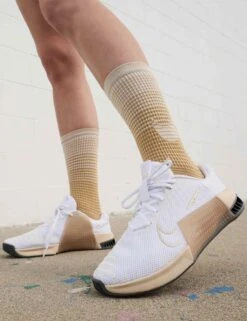 Nike Metcon 9 Shoes - White/Metallic Gold Grain/Sanddrift -Outlet Elevate Activewear Store nike metcon 9 shoes white grain sanddrift dz2537 104 6