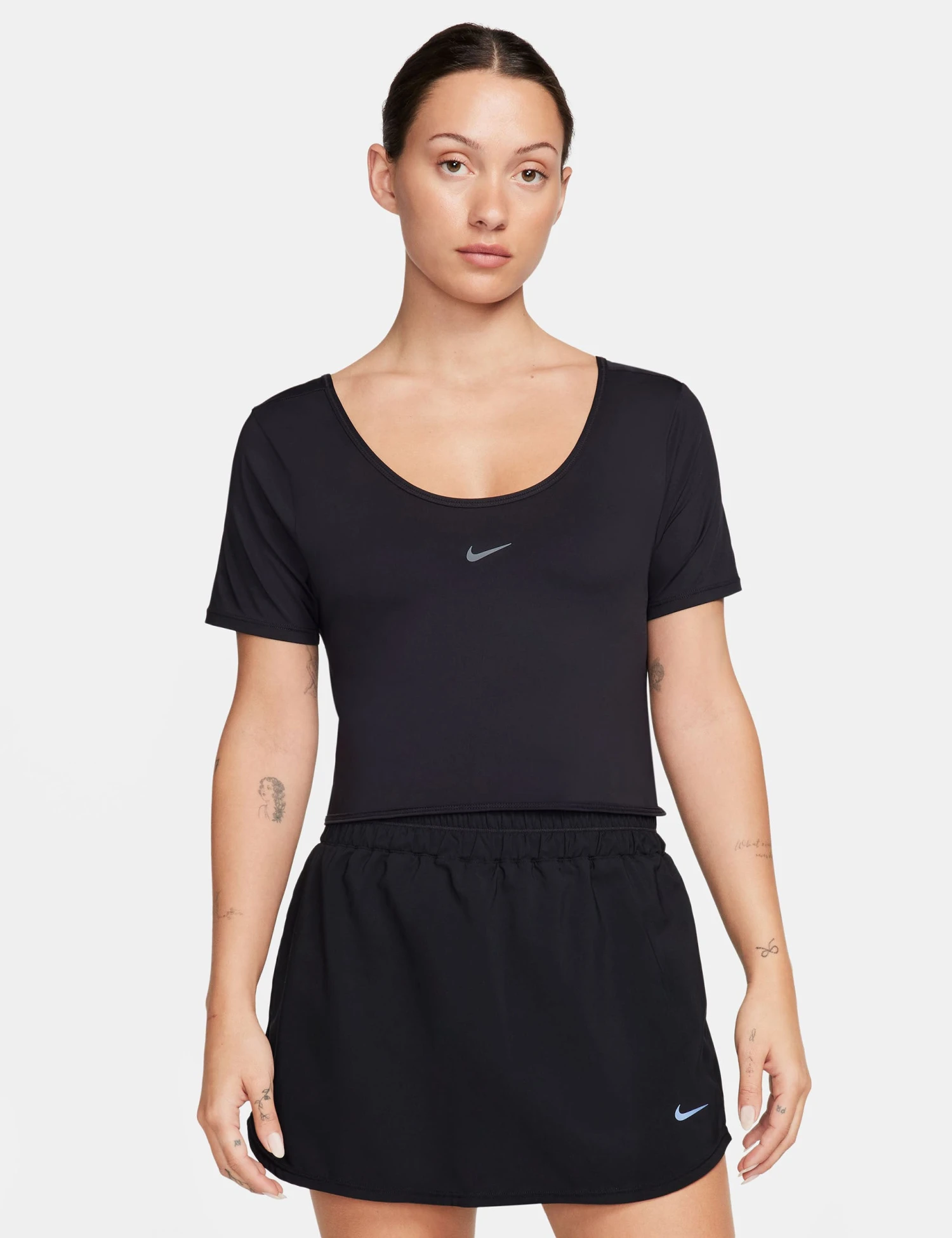 Nike One Classic Dri-FIT Short-Sleeve Cropped Twist Top - Black/White 2 Nike One Classic Dri-FIT Short-Sleeve Cropped Twist Top - Black/White - Image 2