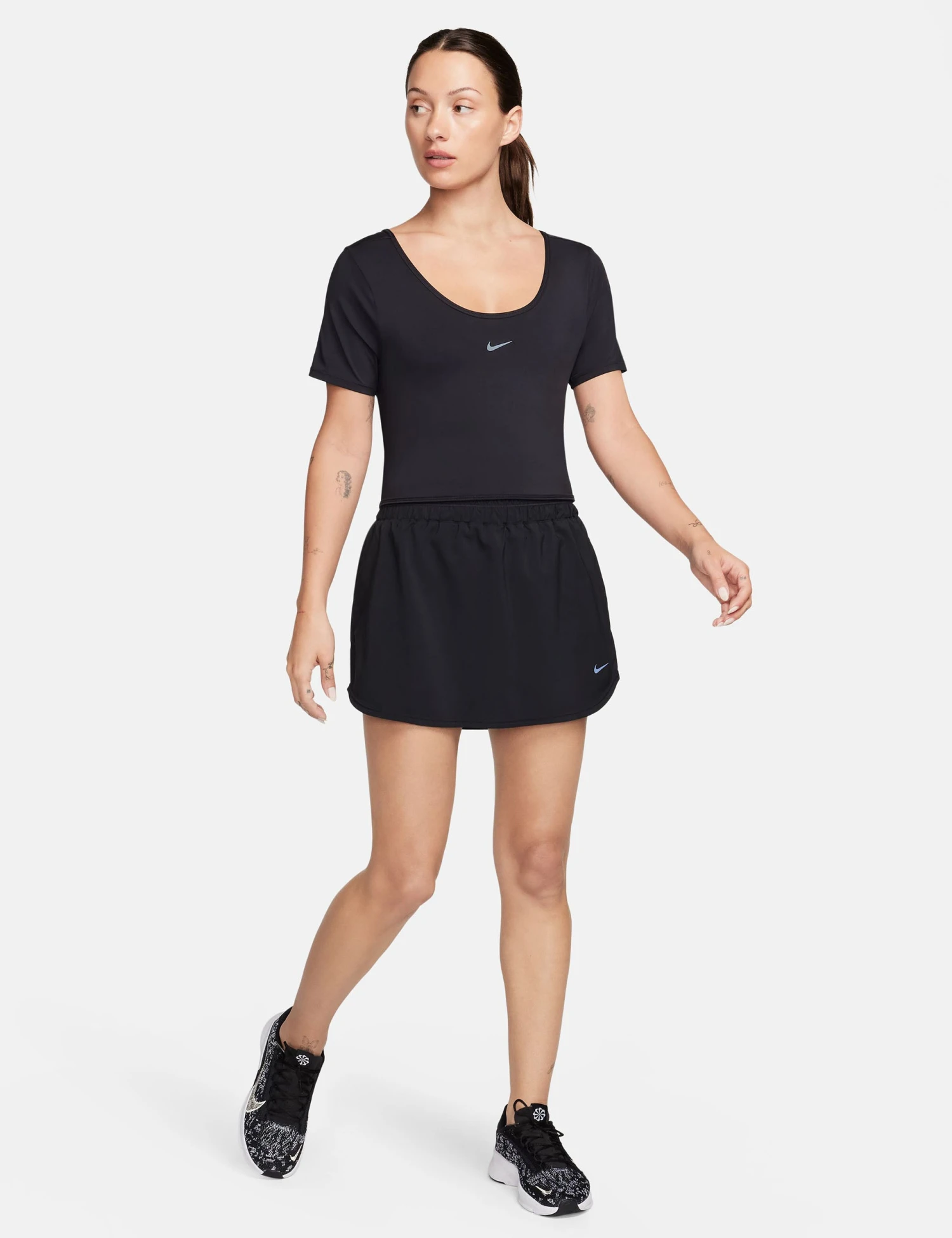 Nike One Classic Dri-FIT Short-Sleeve Cropped Twist Top - Black/White 6 Nike One Classic Dri-FIT Short-Sleeve Cropped Twist Top - Black/White - Image 6