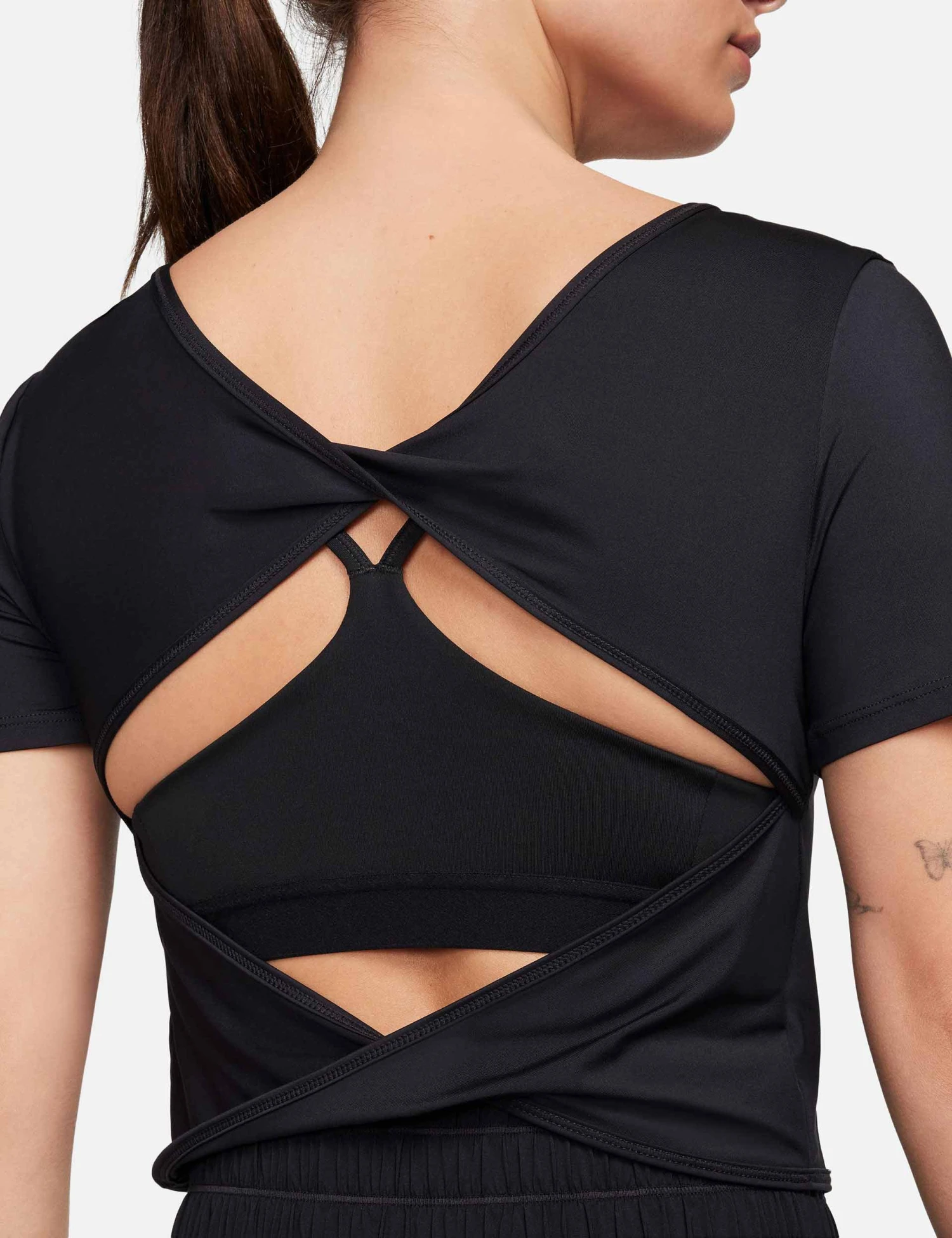 Nike One Classic Dri-FIT Short-Sleeve Cropped Twist Top - Black/White 4 Nike One Classic Dri-FIT Short-Sleeve Cropped Twist Top - Black/White - Image 4