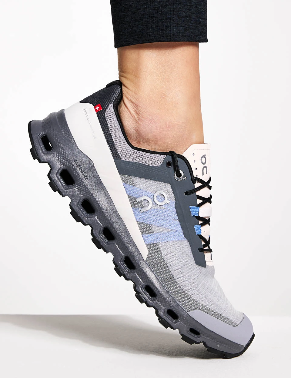 On Running Cloudvista - Alloy/Black 2 On Running Cloudvista - Alloy/Black - Image 2