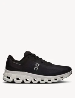 On Running Cloudflow 4 - Black/White
