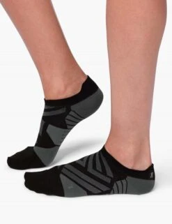 On Running Low Sock - Black/Shadow 8 On Running Low Sock - Black/Shadow -Outlet Elevate Activewear Store on running w low sock black shadow 4