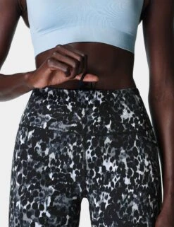Sweaty Betty Power 7/8 Gym Leggings - Grey Dapple Print -Outlet Elevate Activewear Store sweaty betty power 7 8 gym leggings grey dapple print sb5400 4