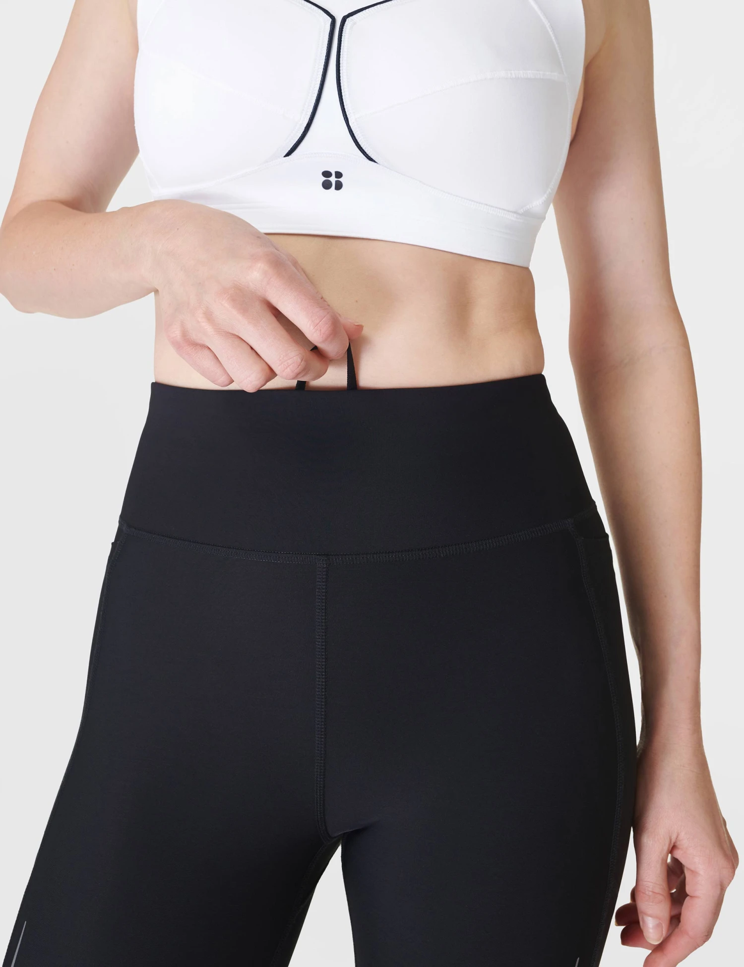 Sweaty Betty Zero Gravity 7/8 Illuminate Run Legging - Black 3 Sweaty Betty Zero Gravity 7/8 Illuminate Run Legging - Black - Image 3